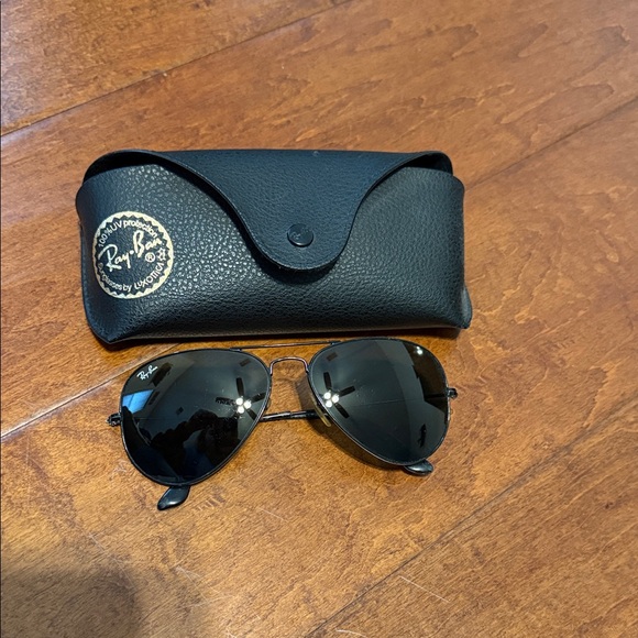 Ray-Ban Black Aviator Sunglasses - Picture 3 of 3